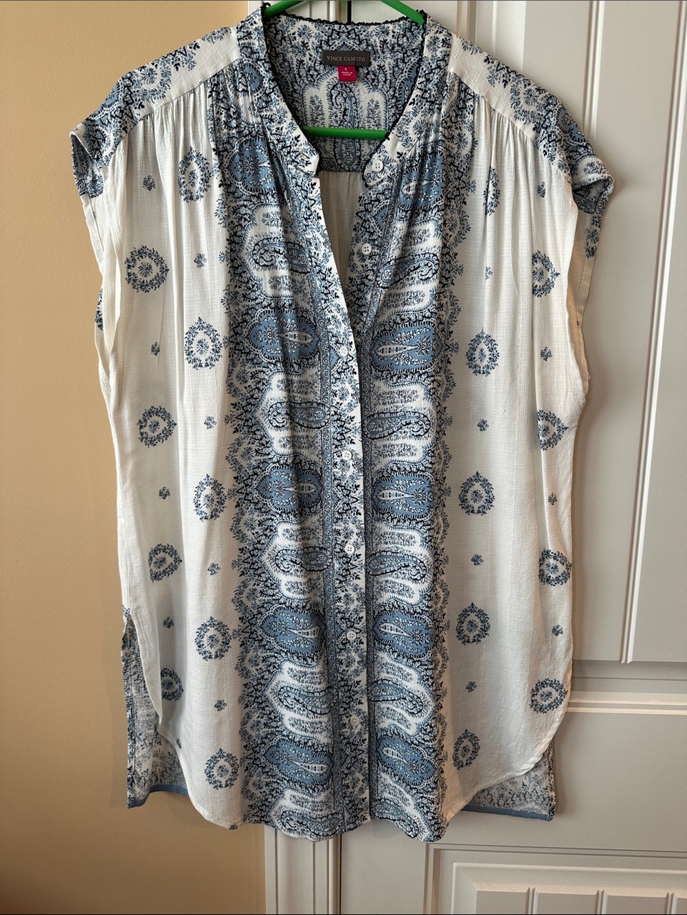 Vince Camuto White and Blue Paisley Cap-Sleeve Button Front Tunic